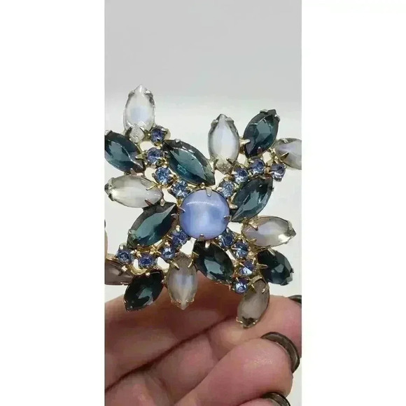 Vintage Brooch Blue & White Moonstone Moonglow Cats Eye & Rhinestone Starburst - Picture 6 of 8